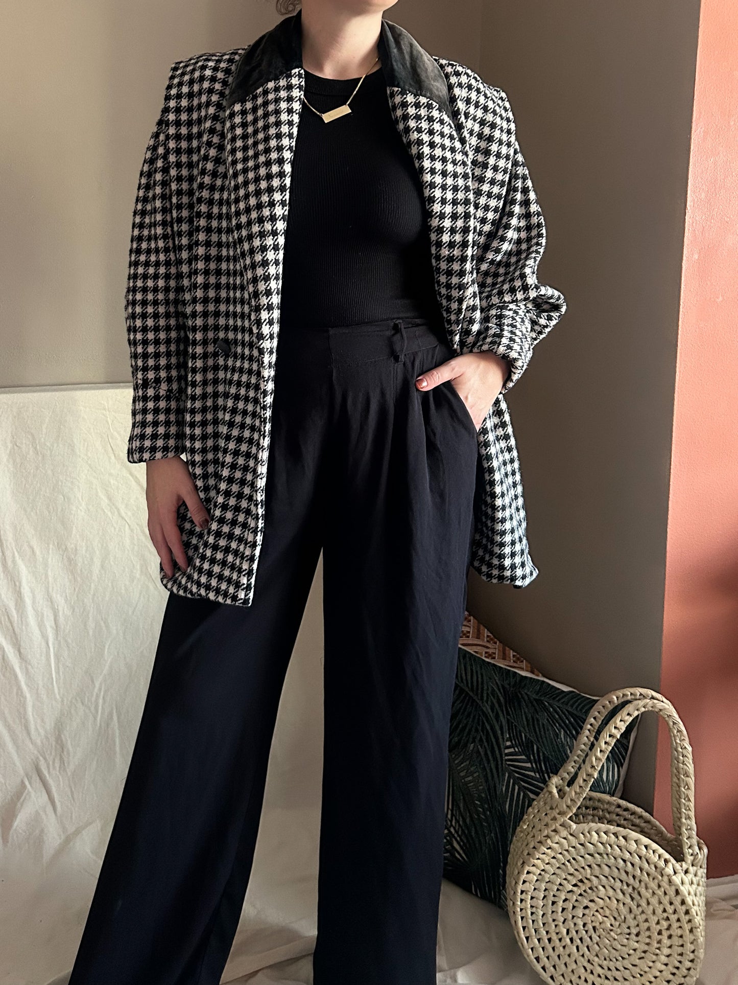 Vintage Houndstooth Velvet Collar Coat, approx Size 10-12