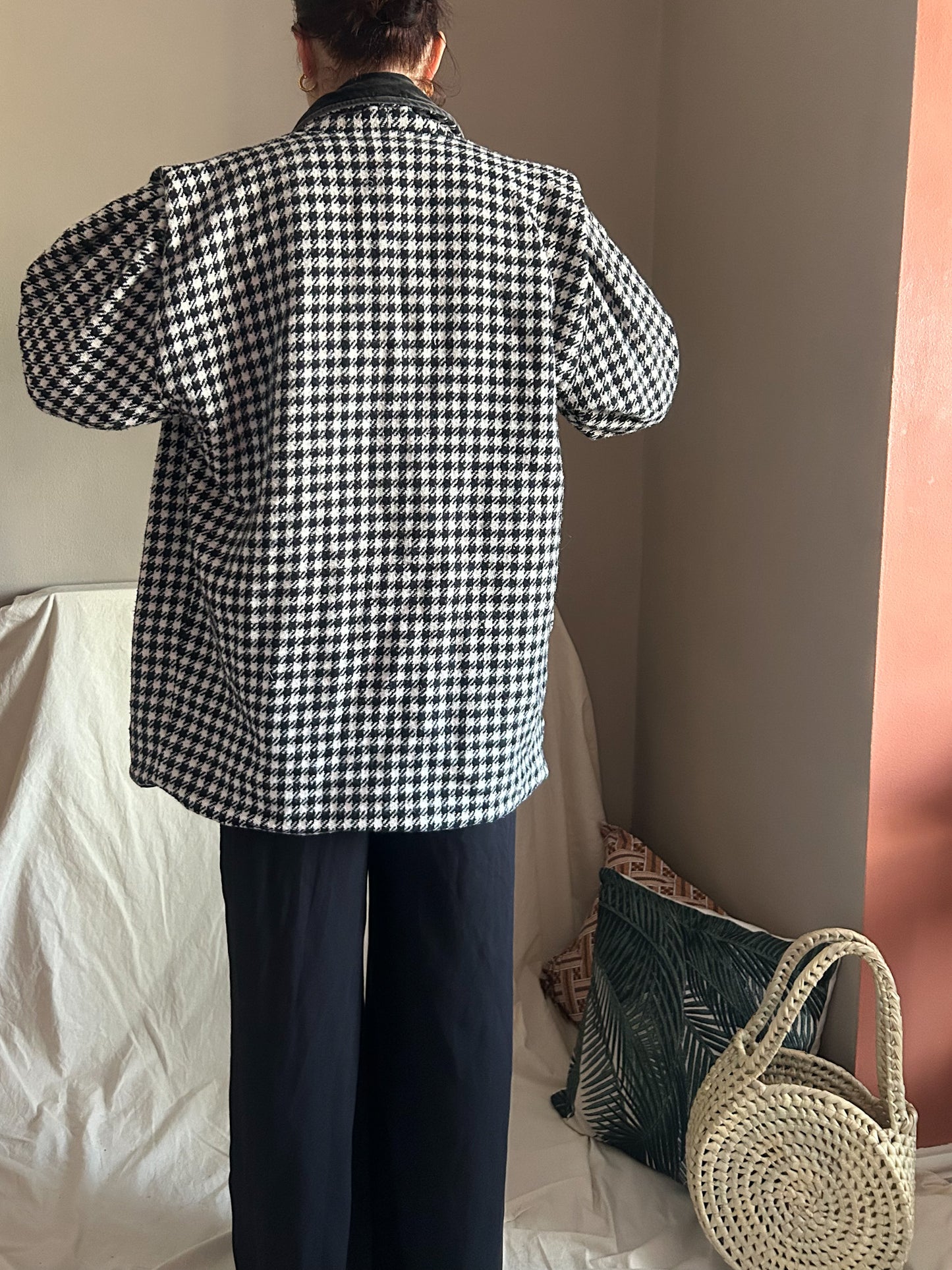 Vintage Houndstooth Velvet Collar Coat, approx Size 10-12