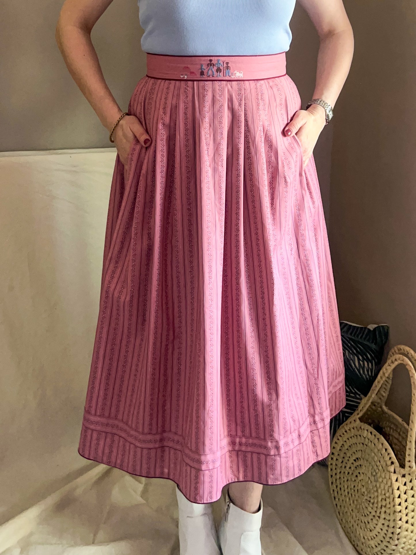 Vintage 70s Austrian Folk Style Skirt, approx size 10