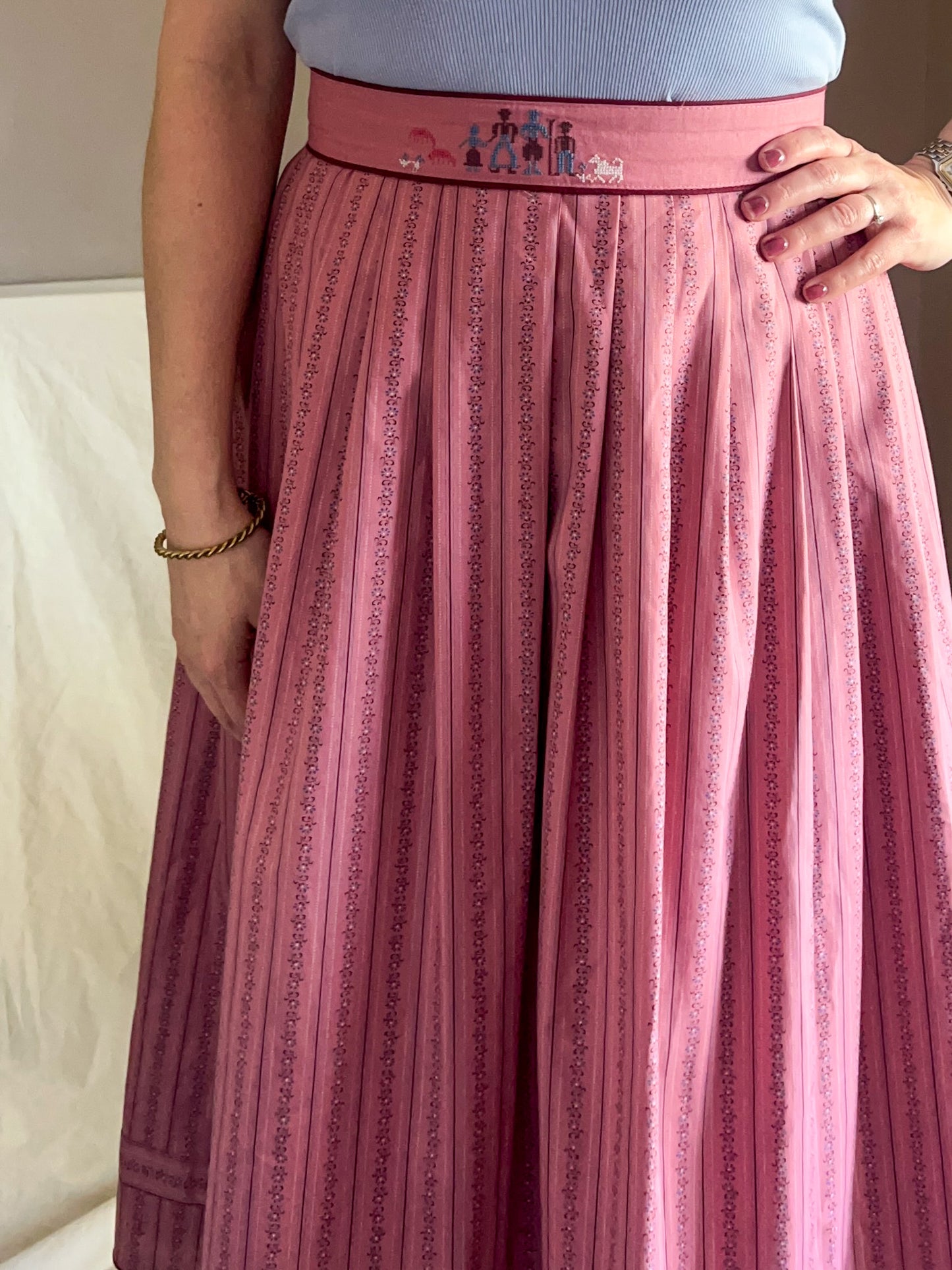 Vintage 70s Austrian Folk Style Skirt, approx size 10